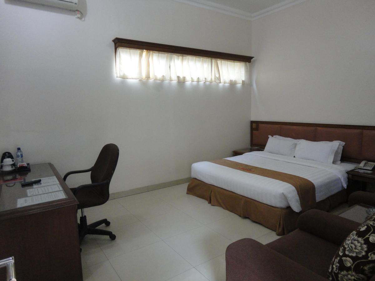 Langensari Hotel Cirebon Exterior photo