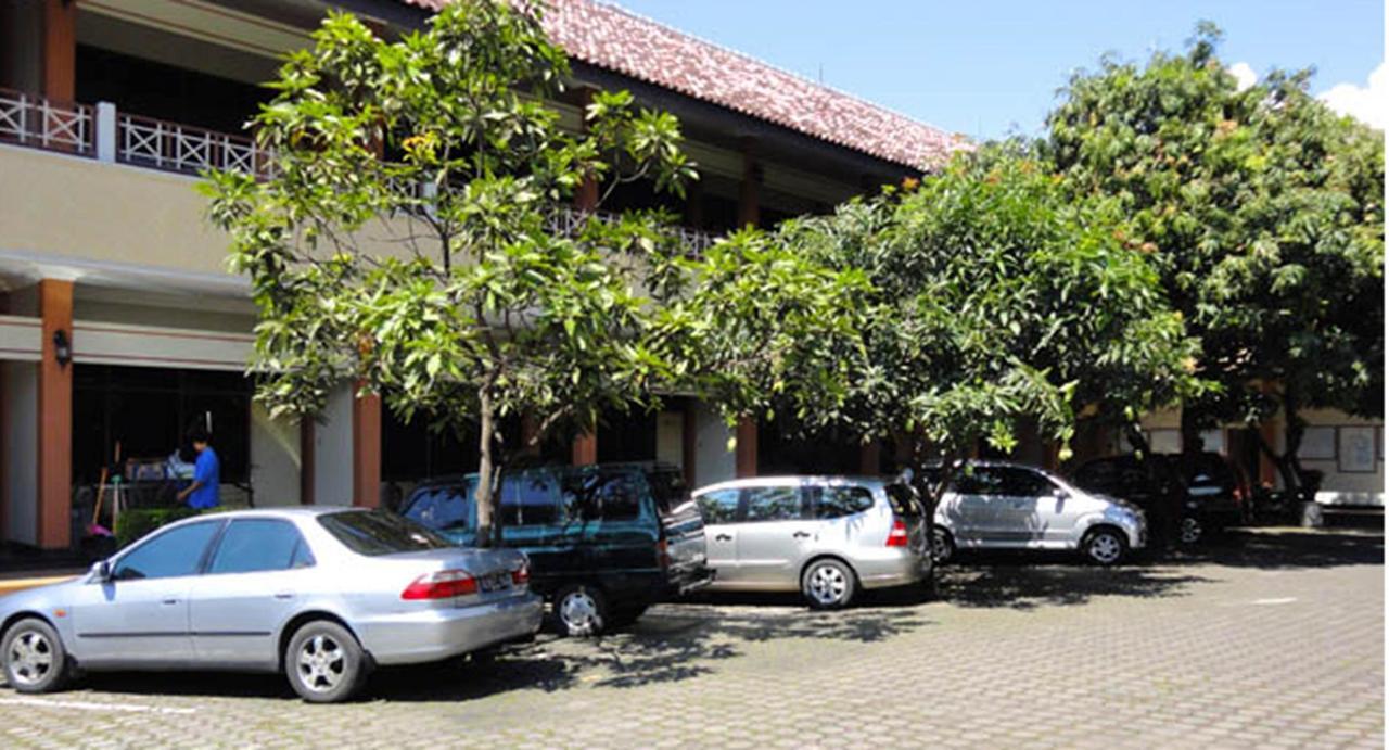 Langensari Hotel Cirebon Exterior photo