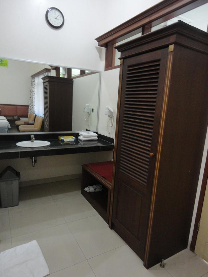 Langensari Hotel Cirebon Exterior photo